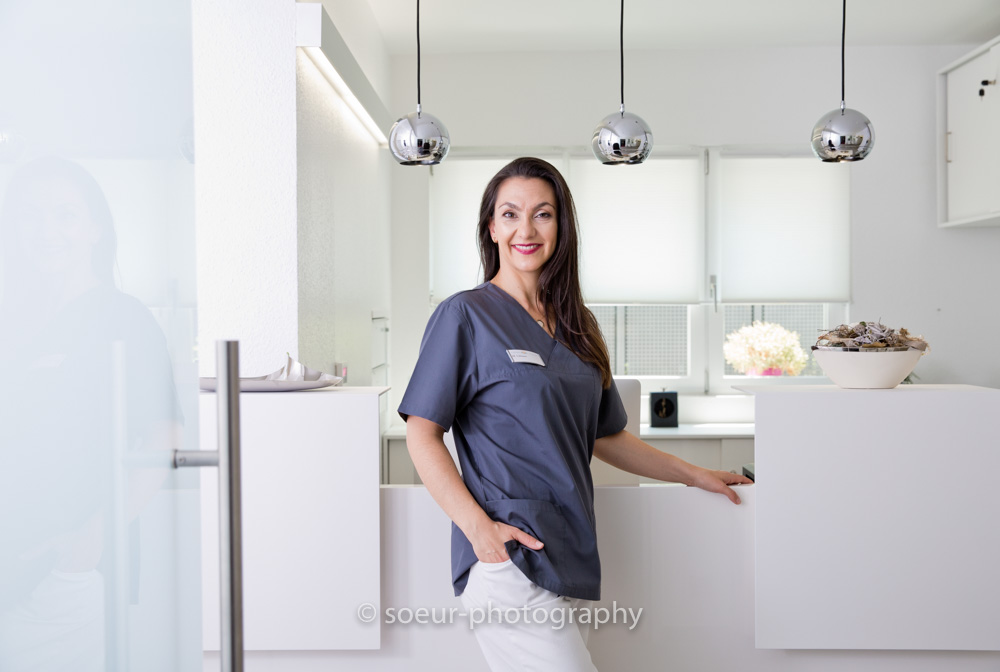 Frau Dilaver - Leitung der integrativen Zahnarztpraxis in Mainz für ganzheitliche Zahnmedizin